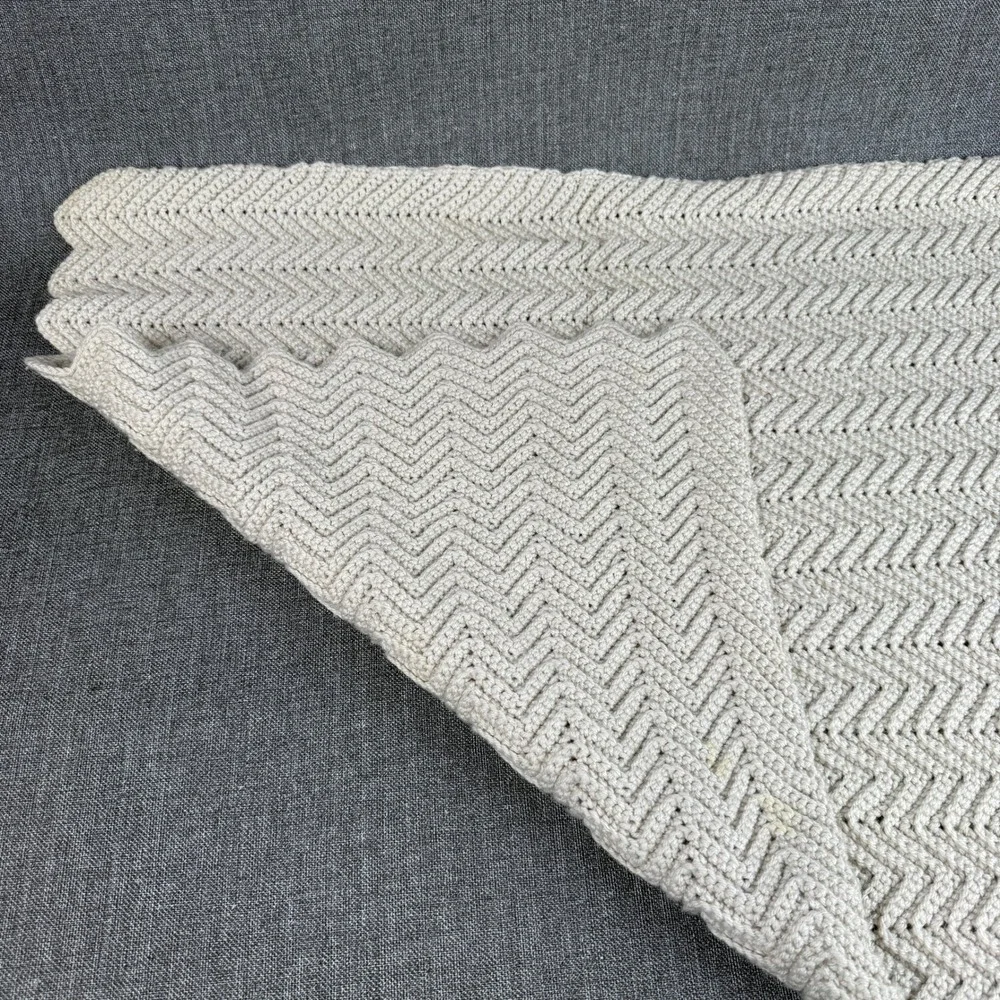 Vintage Handmade Crochet Baby Blanket Cream Off White Chevron Ripple Good 32x24